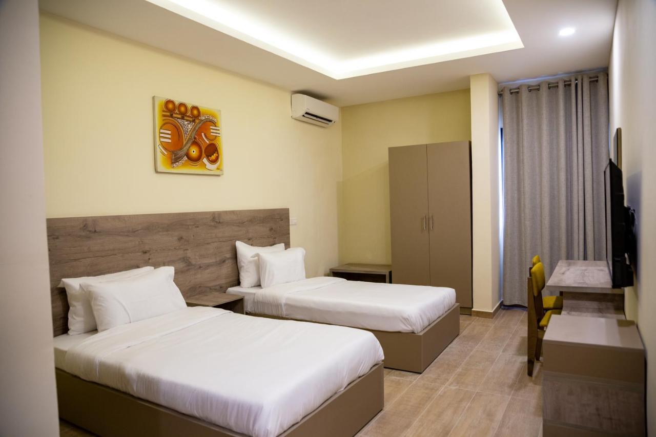 Silver Moon Hotel Abidjan Exterior photo