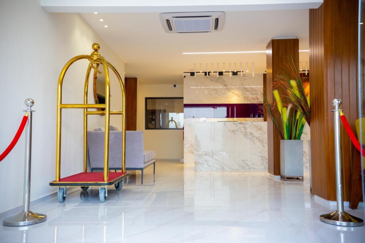 Silver Moon Hotel Abidjan Exterior photo